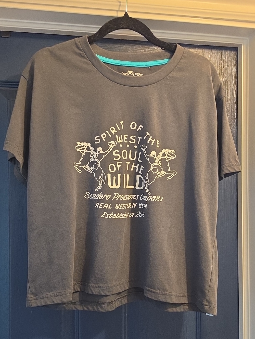 Sendero Provisions Gray 'Soul of the Wild' Graphic Crop Top